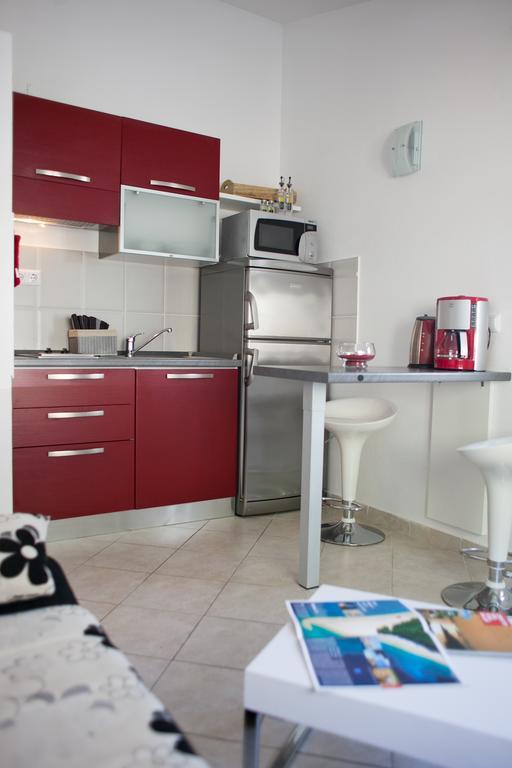 Apartments Mediterranea With Heated Pool Pisak Εξωτερικό φωτογραφία