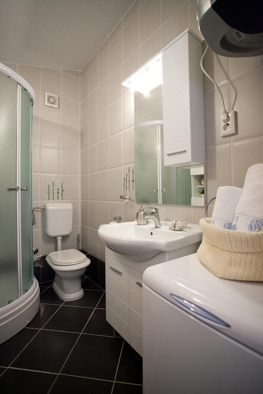 Apartments Mediterranea With Heated Pool Pisak Εξωτερικό φωτογραφία